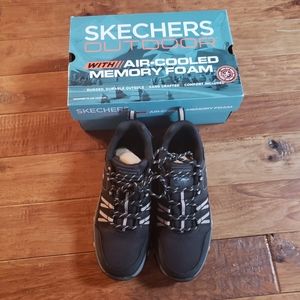 NEW! Skechers Womens Size 10 Memory Foam Air Cooled Tennis Shoes